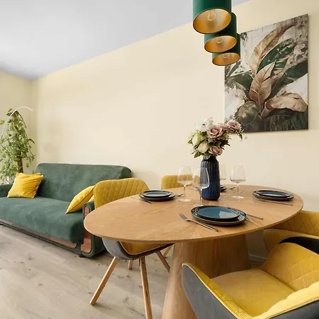 Stylish With A Bath And A Balcony In The Centre By Renters Βρότσλαβ