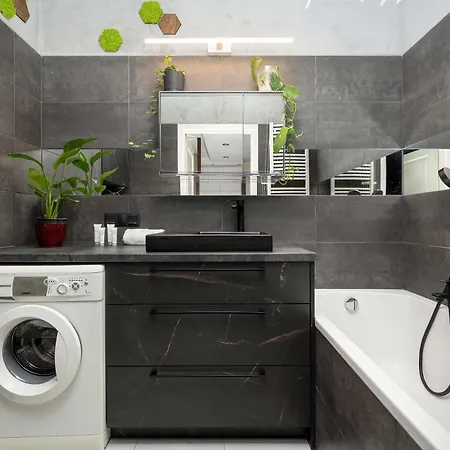 Stylish With A Bath And A Balcony In The Centre By Renters * Βρότσλαβ