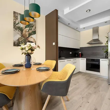 Stylish With A Bath And A Balcony In The Centre By Renters * Βρότσλαβ