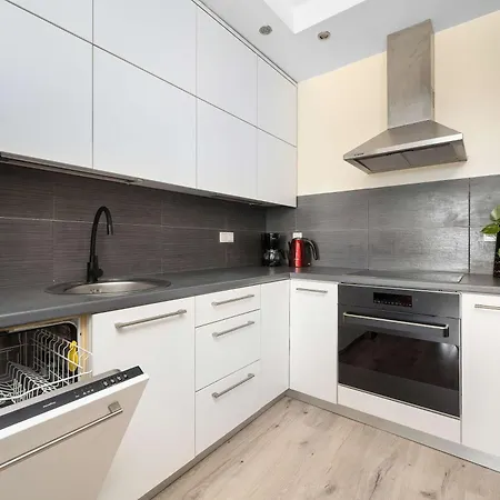 Stylish With A Bath And A Balcony In The Centre By Renters * Βρότσλαβ