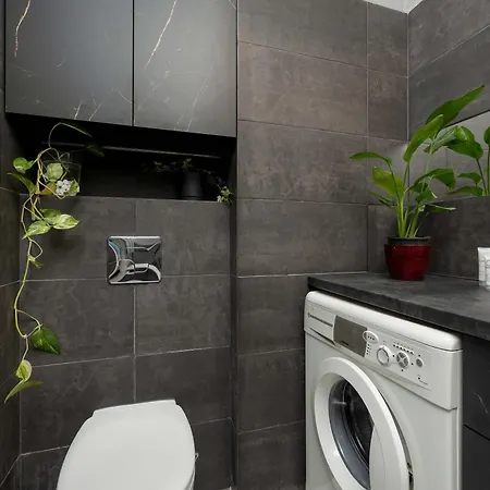 Διαμέρισμα Stylish With A Bath And A Balcony In The Centre By Renters *