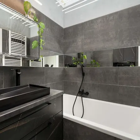 Διαμέρισμα Stylish With A Bath And A Balcony In The Centre By Renters