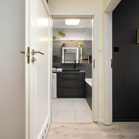 Stylish With A Bath And A Balcony In The Centre By Renters * Βρότσλαβ