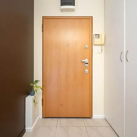 Διαμέρισμα Stylish With A Bath And A Balcony In The Centre By Renters Βρότσλαβ
