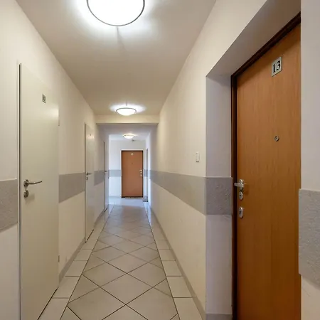 Stylish With A Bath And A Balcony In The Centre By Renters Βρότσλαβ